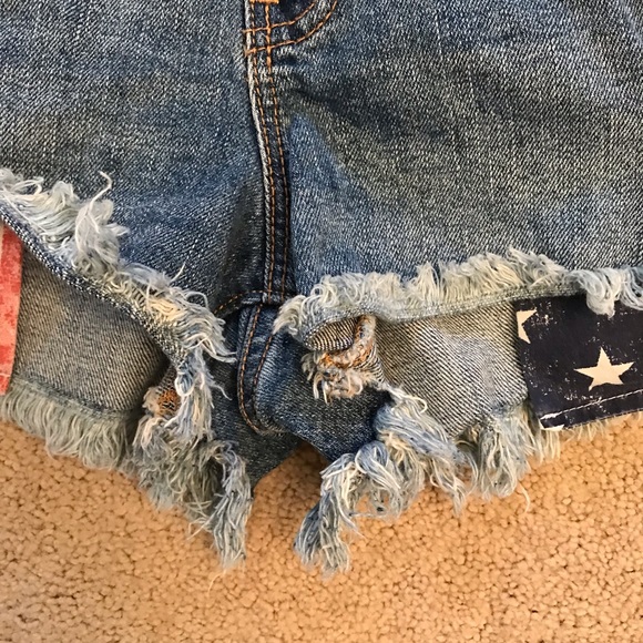Old Navy Boyfriend Distressed Denim Shorts Patriotic Peekaboo Pockets Size 2 - Picture 7 of 14